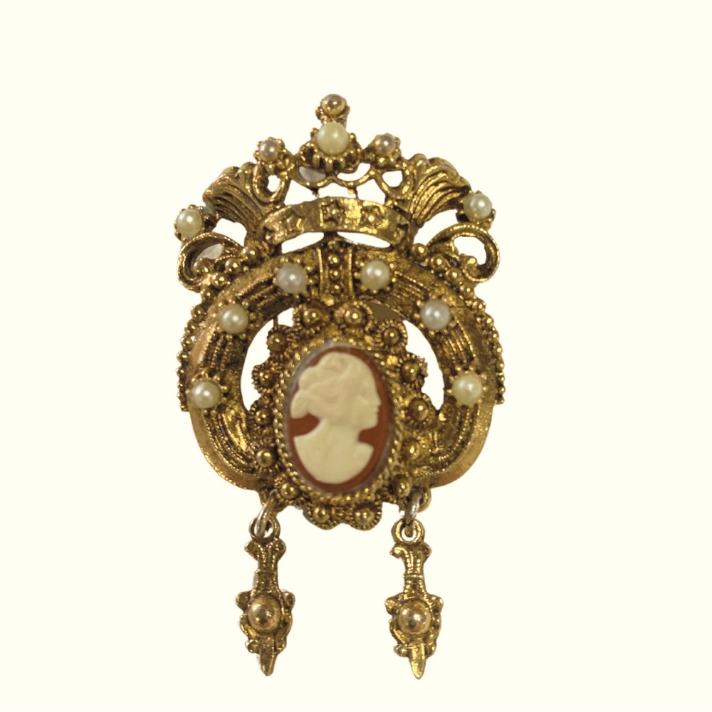 Vintage Cameo Queens Crown Brooch